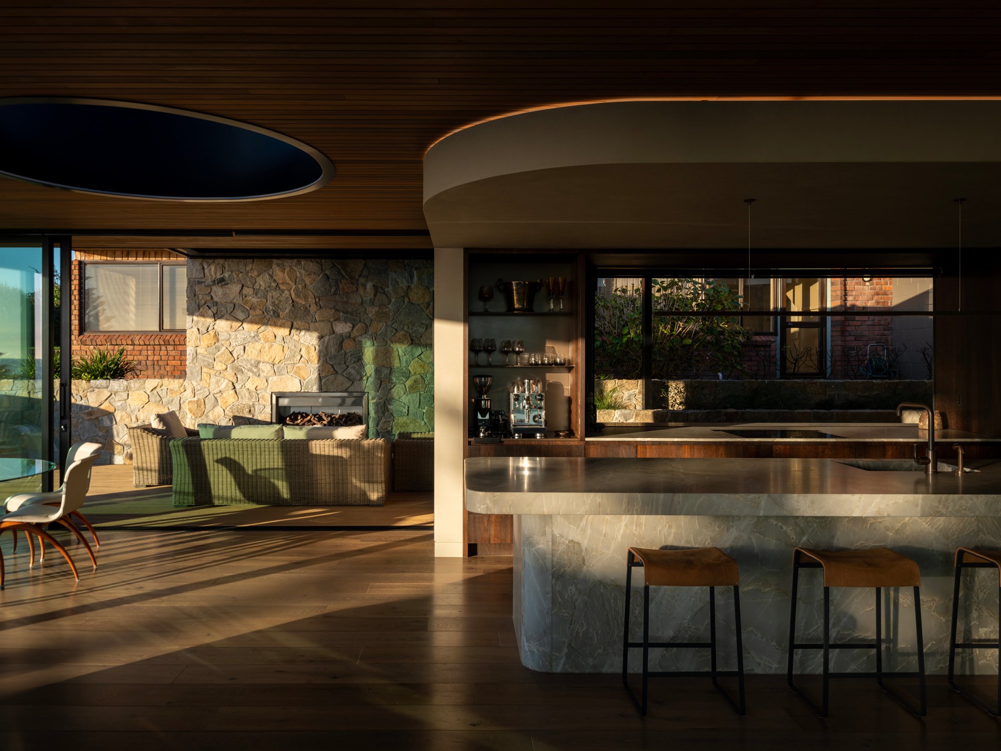 Project Sunset_01_Artiste Refined Van Gogh_Millboard Golden Oak_Forte_LR