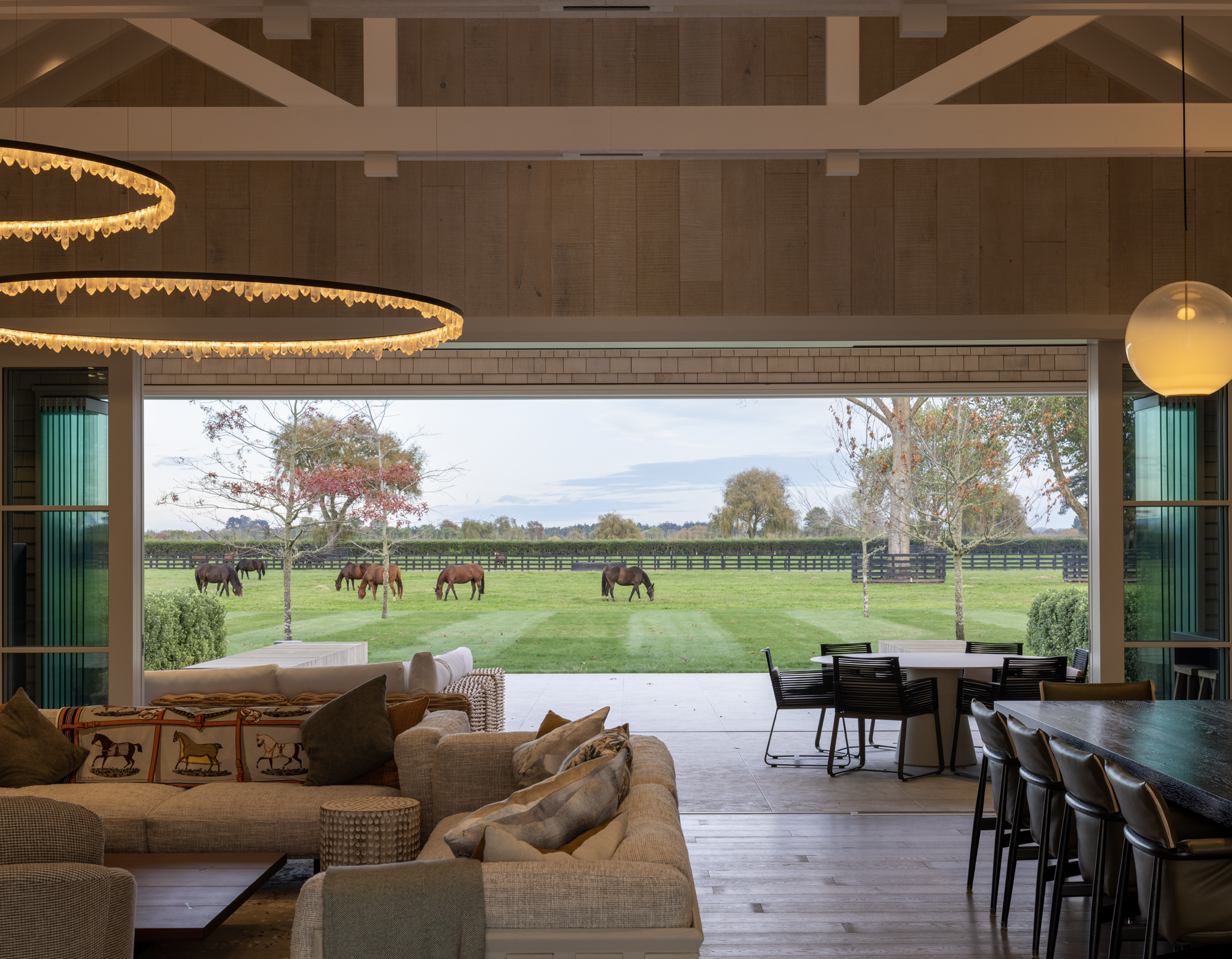 Stud Farm Residence_03_Tactile Loft White & Ebony_Simon Devitt_Forte